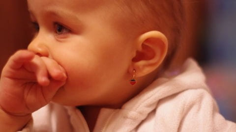 Прокалывание ушей